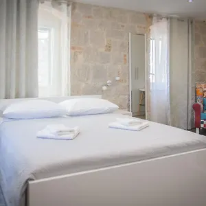 https://elegant-rooms.splithotels.org